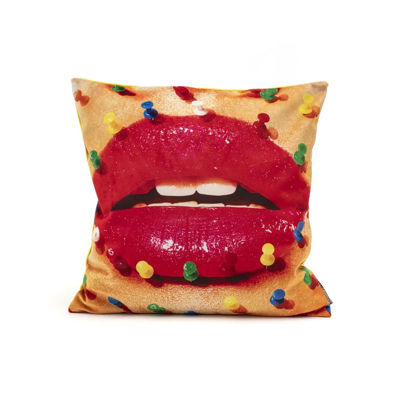 Toiletpaper Mouth with Pins Cushion